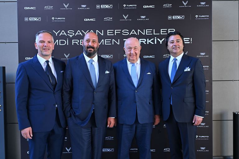 �� Ve Cemiyet Hayat� Amerikan Efsanelerinin Lansman�nda Bulu�tu